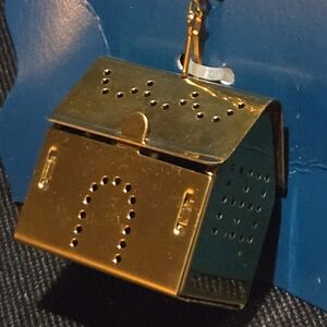 House-Shaped Loose-Leaf Tea Infuser